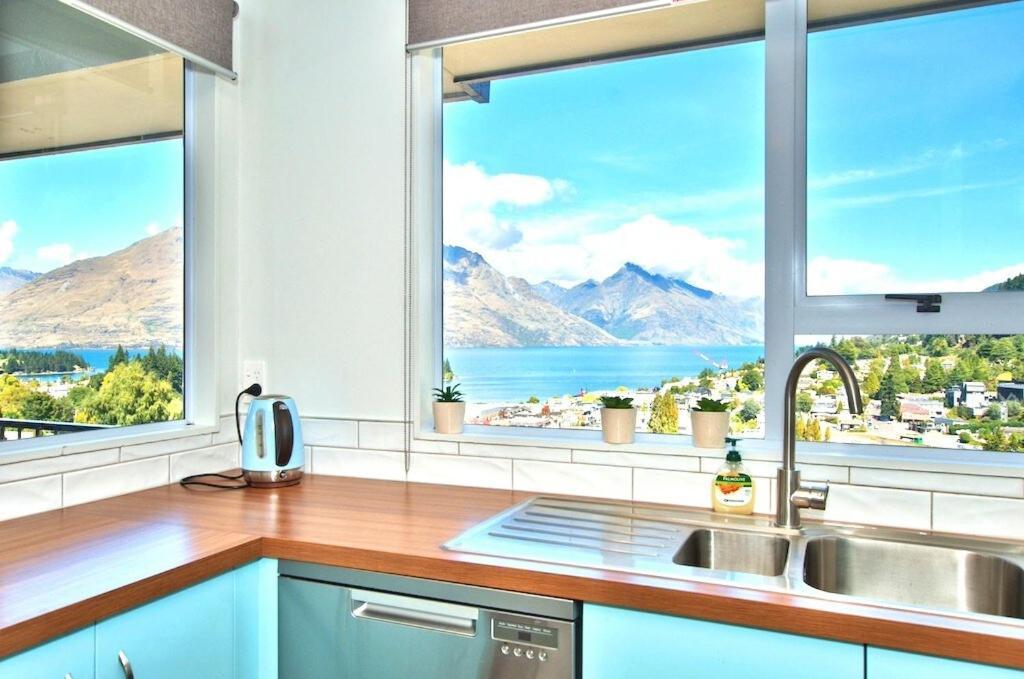 Ferienhaus Panoramic Views! Luxurious Townhouse In The Absolute Centre Of
