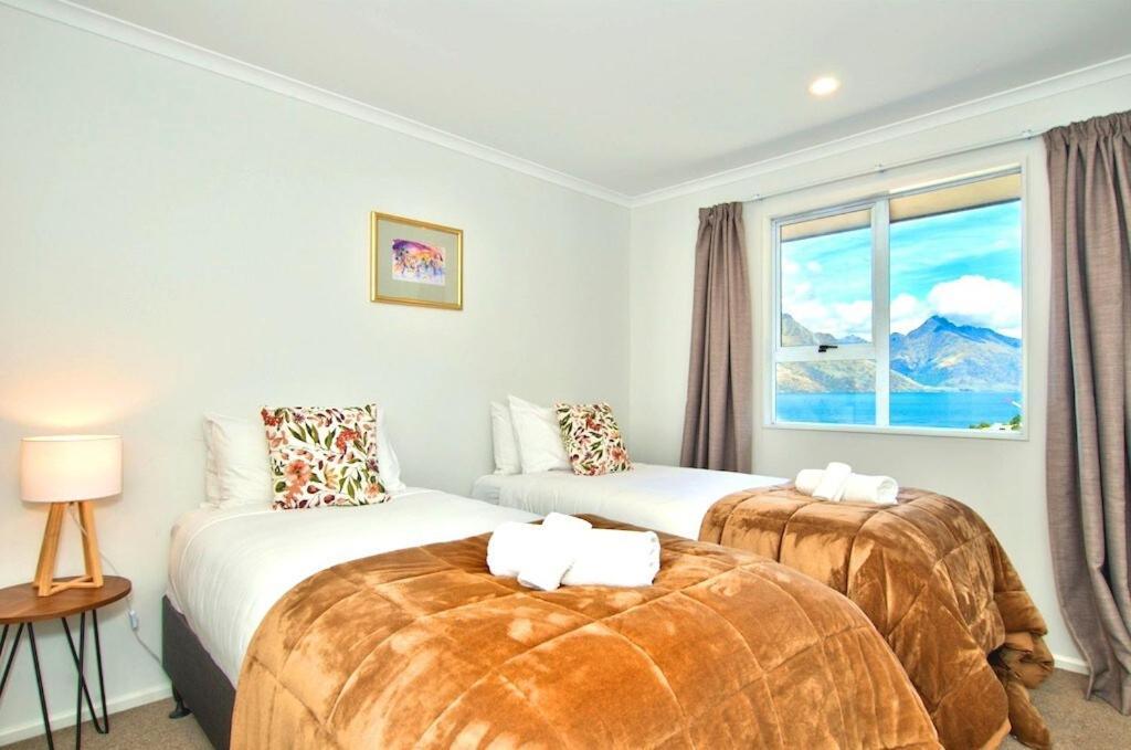 Panoramic Views! Luxurious Townhouse In The Absolute Centre Of